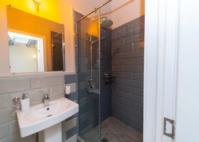 Maner Готель *